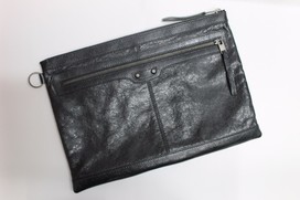 バレンシアガの黒×グレー　バイカラー　レザークラッチバッグの買取実績です。