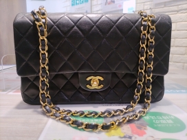 シャネルの8番台 ラムスキン ゴールド金具 ダブルフラップマトラッセ25の買取実績です。