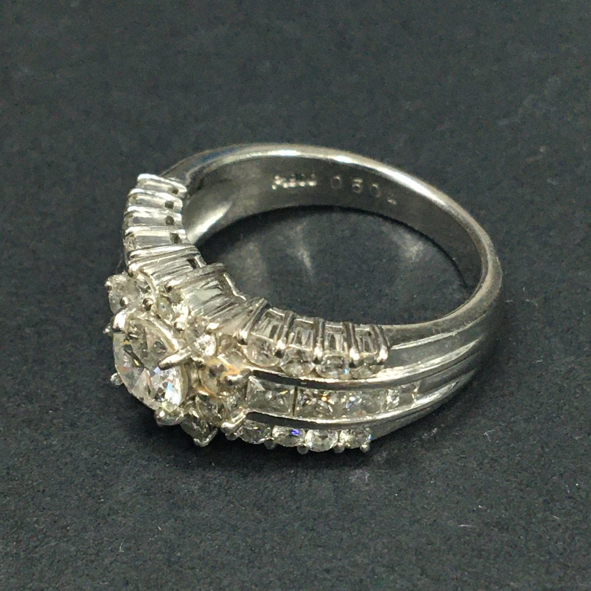 ダイヤモンドのD1.28ct×D0.504ct ダイヤモンドリングの買取実績です。