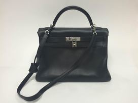 エルメスのケリー28cm　ボックスカーフ　ブラック×シルバー金具の買取実績です。