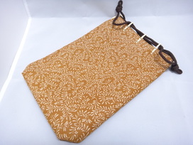 印傳屋の葉唐草 合切袋の買取実績です。