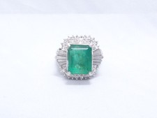 エメラルド エメラルド 4.55ct メレダイヤ 1.00ct PT950 リング 買取実績です。