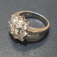 ダイヤモンド Pt900 2.11 D0.627ct ダイヤモンド リング 買取実績です。