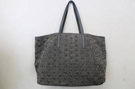 ジミーチュウのグレー　ラメ入り　シルバースタースタッズ　トートバッグの買取実績です。