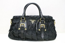プラダの黒 ナイロン BN1407 ギャザー 2WAYバッグの買取実績です。