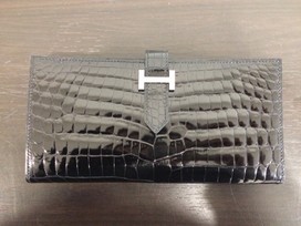エルメスのベアンスフレ 黒 ニロティカス Ｊ刻 WGダイヤ金具の買取実績です。