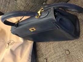 エルメスのケリー32　ネイビー　ショルダーストラップ付の買取実績です。