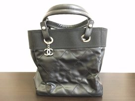 シャネルの黒 パリビアリッツPM トートバッグの買取実績です。