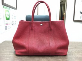 エルメスのガーデンパーティネゴンダMM　赤　R刻印　ハンドバッグの買取実績です。