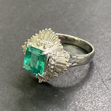 エコスタイル銀座本店で、Pt900素材のエメラルド 1.63ct ダイヤモンド0.76ctのリングを買取致しました。状態は