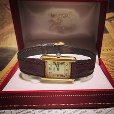 カルティエ(Cartier) サントスタンクヴェルメイユ クオーツ腕時計の買取を致しました！状態は箱付き　ベルトの使用感が強い状態で御座います。