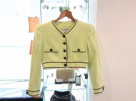 シャネルのマスカットグリーン ジャケット 40の買取実績です。