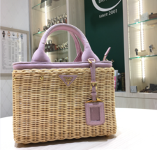 エコスタイル渋谷店でプラダ(PRADA)のカゴバッグのお買取をさせて頂きました！状態はとてもキレイな状態でございます。
