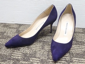 マノロブラニクのスエード　パンプスの買取実績です。