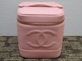 シャネルの9番台　キャビアスキン　バニティバッグの買取実績です。