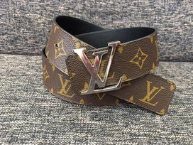 ルイヴィトンのモノグラム サンチュールイニシャルの買取実績です。