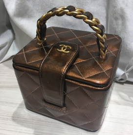 シャネルのチェーンバニティバッグの買取実績です。