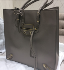 渋谷でバレンシアガ(BALENCIAGA)トートバッグを買取致しました！状態は多少の使用感がございますが、綺麗なお品物です。　