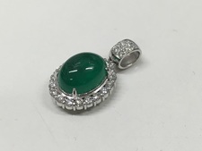 エメラルド エメラルド（emerald）　カボションカット3,8ct　ダイヤモンド　0,52ct 買取実績です。