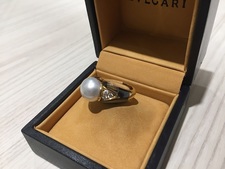 ブルガリ（BVLGARI)のヘマタイトが欠けてしまっているパールダイヤリングを買取いたしました。渋谷店。状態はヘマタイトが欠けてしまっています。修理が必要です。