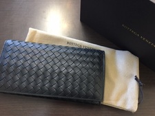 浜松宮竹店にてボッテガヴェネタのイントレチャート長財布を買取ました状態はほとんど使用感のないきれいなお品物です