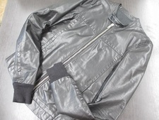 リックオウエンス(RICK OWENS)のレザージャケットを買取しました。宅配買取状態は中古品になりますが綺麗かと思います。