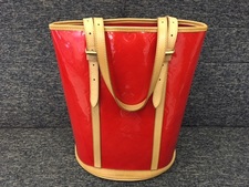 浜松宮竹店にてルイヴィトン（LOUISVUITTON）ヴェルニのSPオーダーバッグを買取ました状態は通常使用感があり、イニシャル入りのバッグとなります