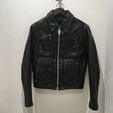 レスコレザー(Lesco Leathers)のお買い取りをさせていただいました状態は裾、襟部分のレザーに擦れ傷がございます。