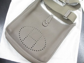 エルメスの□JO刻印 トリヨン エブリン3の買取実績です。