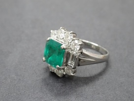 エメラルドの2ct台　エメラルド(emerald)　リングの買取実績です。