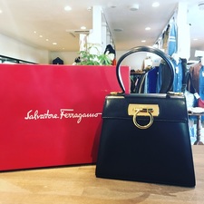 フェラガモ(Salvatore Ferragamo)ガンチーニ ハンドバッグのお買取りは磐田店へ！状態はショルダーストラップが欠品となります。