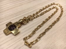 ポメラ―ト(Pomellato)を渋谷で買取。18KYGにガーネットを使ったネックレスを買取をしました。状態は-
