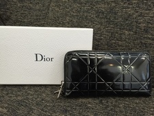 宅配買取にて、ディオール（Dior）のレディディオール長財布をお買取しました。状態は傷などなく非常に良い状態のお品物です。