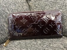 ルイヴィトン(LOUIS VUITTON)ヴェルニジッピーウォレットを買取ました。浜松宮竹店です。状態は通常中古品になります。