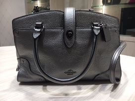 コーチのシルバー　レザー　ミニ2WAYバッグの買取実績です。