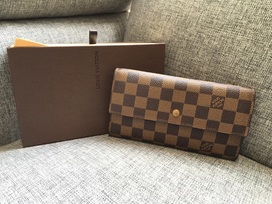 ルイヴィトンのポルトフォイユインターナショナルの買取実績です。