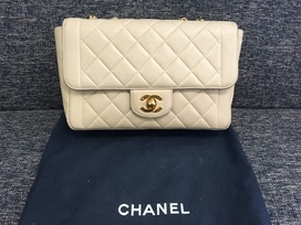 シャネルの3番台　ラム　ベージュ　マトラッセ　ショルダーバッグの買取実績です。