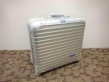 銀座本店で、リモワ(rimowa)の付属無のビジネストロリーを買取りました。状態は通常使用感ですが、付属品は欠品しています。