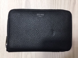 セリーヌの黒×黄色　ラウンドファスナーウォレットの買取実績です。