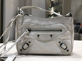 バレンシアガの白 　ショルダーバッグの買取実績です。