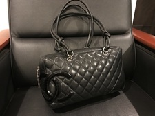 シャネル（CHANEL）のボーリングバッグをお買取しました。横浜店状態は通常使用感があるお品物です。