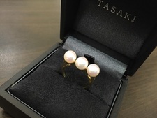 の宅配買取にて、タサキ(tasaki)の3連パールバランスプラスリングを買取しました！状態は傷などなく非常に良い状態のお品物です。