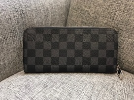 ルイヴィトンのダミエグラフィット　ジッピーウォレットの買取実績です。