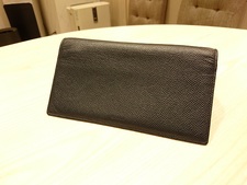 渋谷店で、バリー(bally)の薄型長財布を買取りました。状態は綺麗なお品物です。