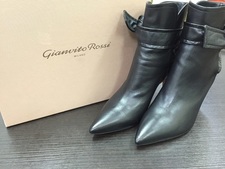 ジャンヴィトロッシ(gianvitorossi)のショートブーツを買取しました。｜宅配買取なら状態は未使用品に近いお品物です。