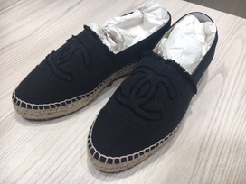 シャネルの黒　エスパドリーユ　シューズの買取実績です。
