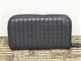ボッテガ・ヴェネタの黒　ラウンドファスナー　長財布の買取実績です。