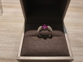 ショーメのピンクサファイア　ダイアモンド　リングの買取実績です。