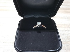 ティファニーのソリテール　ダイヤリング　0,3ct　VS1 　exの買取実績です。