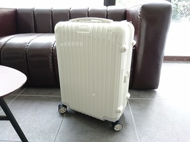 リモワの810.90 ユナイテッドアローズ別注 エクリュ 32Ｌの買取実績です。